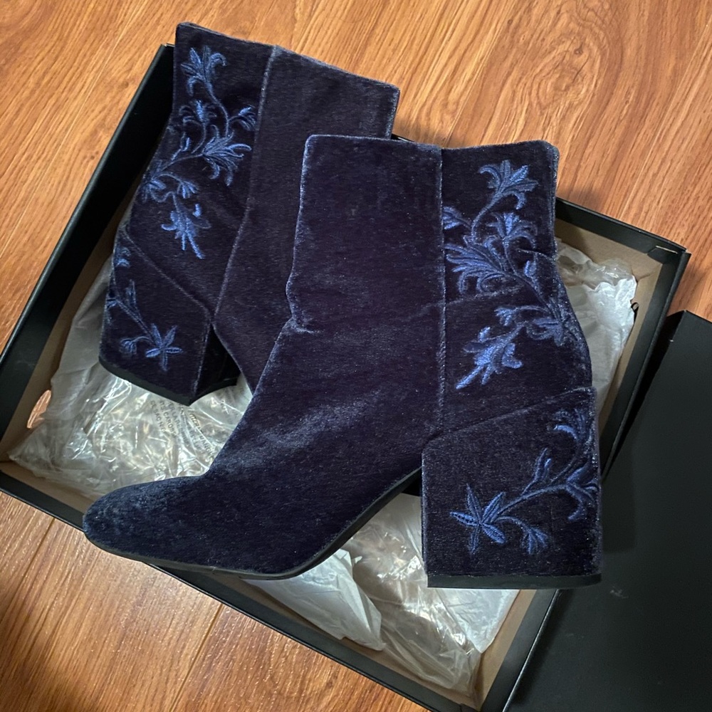 Kenneth Cole New York heel boots